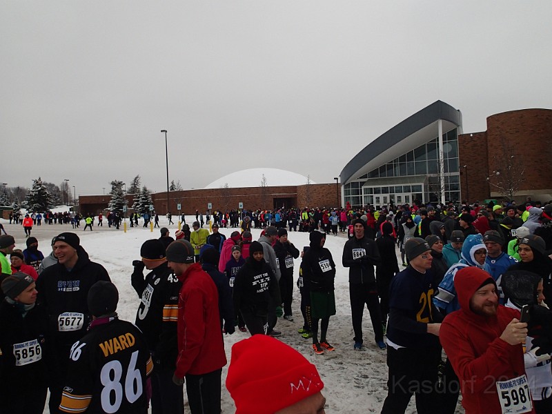 2014 Super 5K 010.JPG - 2014 Super 5K in Novi Michigan. 20 degrees, snowy streets, long walks.